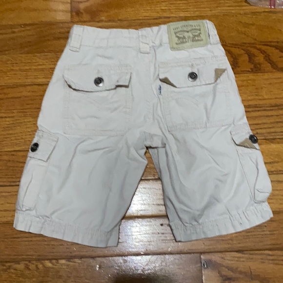 Levi's ❤️ Kid's Beige 100% Cotton Cargo Shorts Size 3-4 Year (PRE-LOVED) - Picture 2 of 8